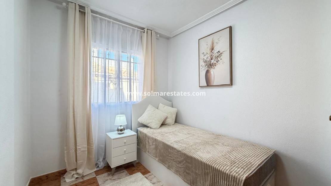 2 chambre Maison de Ville à vendre à Villamartin avec piscine - 179 995 € (Ref: 9897399)