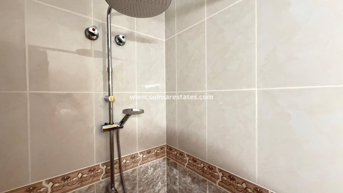 2 chambre Maison de Ville à vendre à Villamartin avec piscine - 179 995 € (Ref: 9897399)