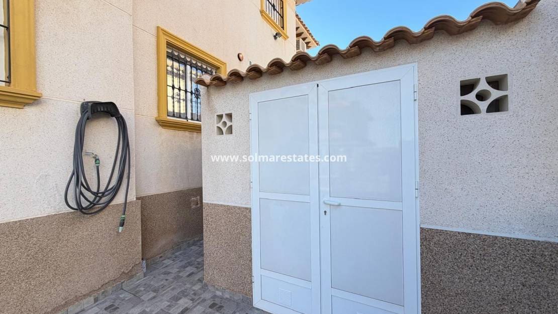 2 chambre Maison de Ville à vendre à Villamartin avec piscine - 179 995 € (Ref: 9897399)