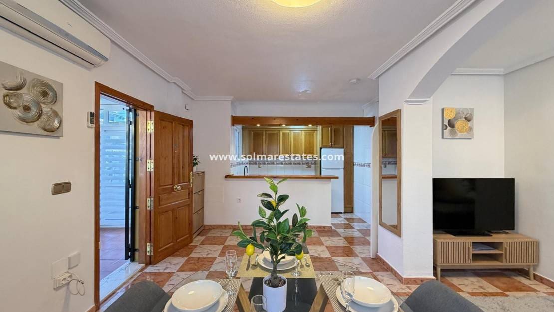 2 chambre Maison de Ville à vendre à Villamartin avec piscine - 179 995 € (Ref: 9897399)