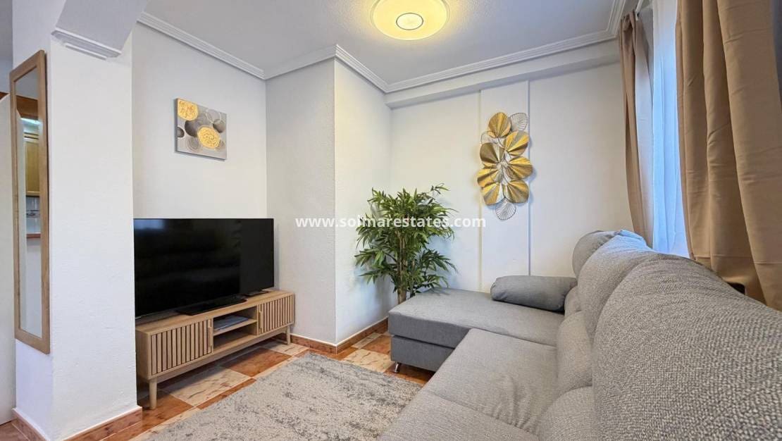 2 chambre Maison de Ville à vendre à Villamartin avec piscine - 179 995 € (Ref: 9897399)