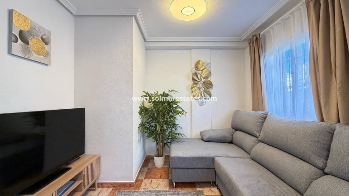 2 chambre Maison de Ville à vendre à Villamartin avec piscine - 179 995 € (Ref: 9897399)