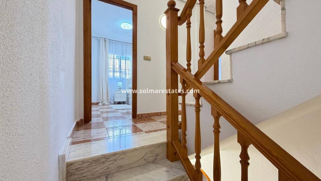 2 chambre Maison de Ville à vendre à Villamartin avec piscine - 179 995 € (Ref: 9897399)