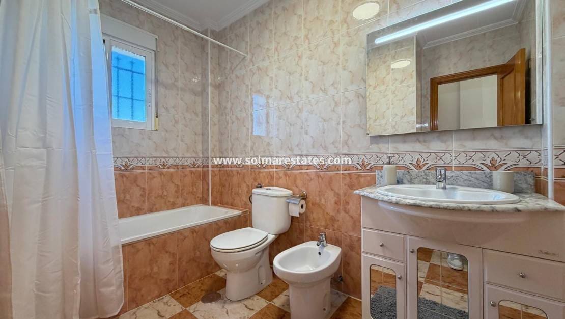 2 chambre Maison de Ville à vendre à Villamartin avec piscine - 179 995 € (Ref: 9897399)