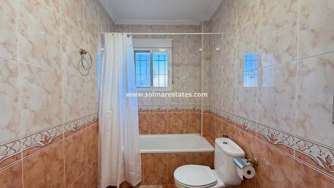 2 chambre Maison de Ville à vendre à Villamartin avec piscine - 179 995 € (Ref: 9897399)