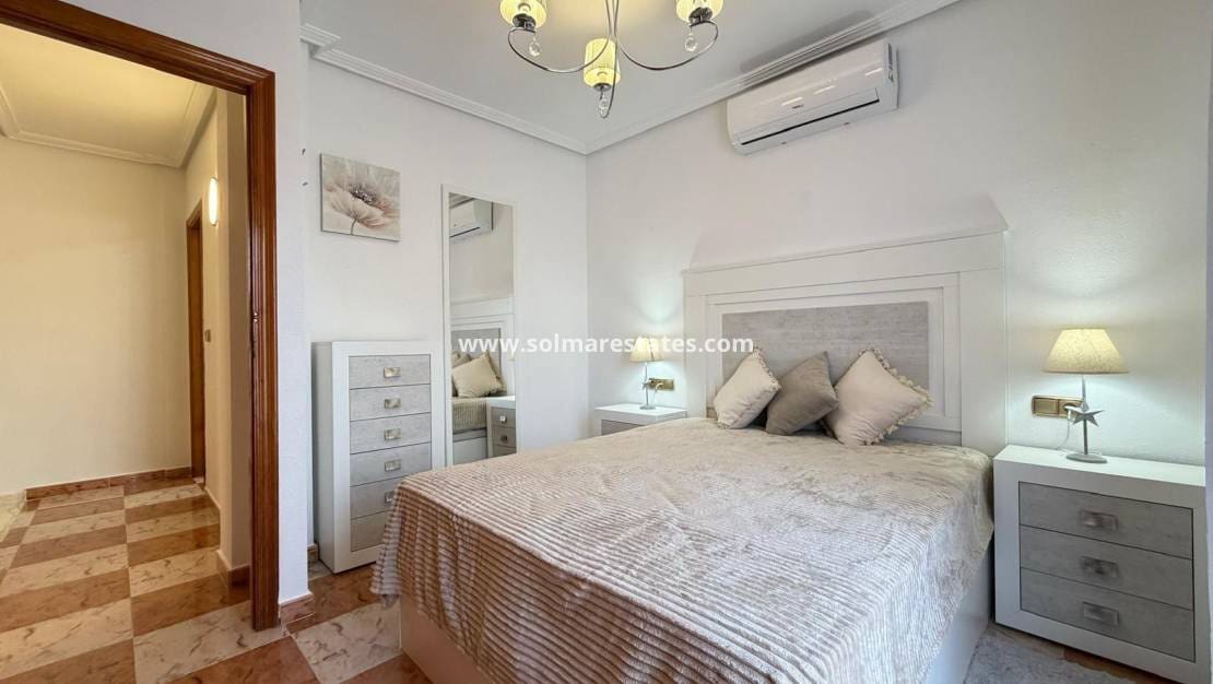 2 chambre Maison de Ville à vendre à Villamartin avec piscine - 179 995 € (Ref: 9897399)