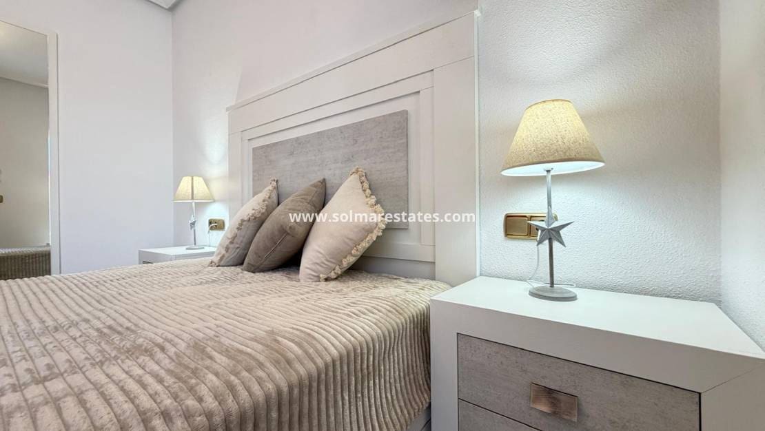 2 chambre Maison de Ville à vendre à Villamartin avec piscine - 179 995 € (Ref: 9897399)