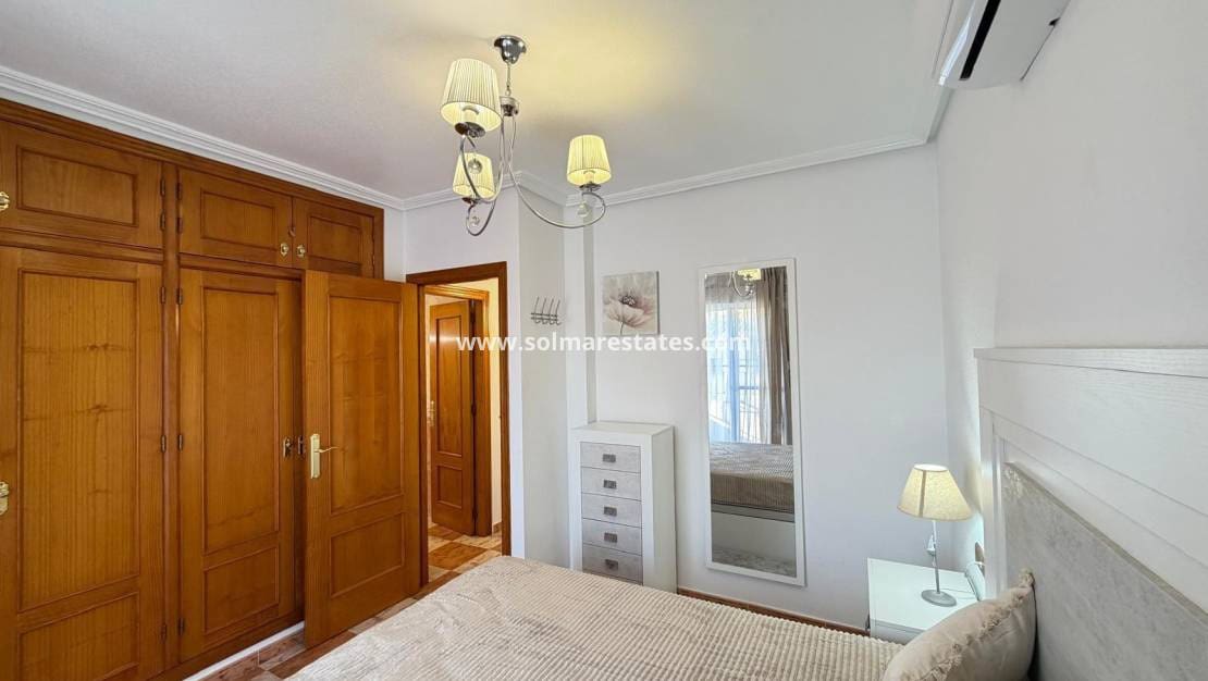 2 chambre Maison de Ville à vendre à Villamartin avec piscine - 179 995 € (Ref: 9897399)