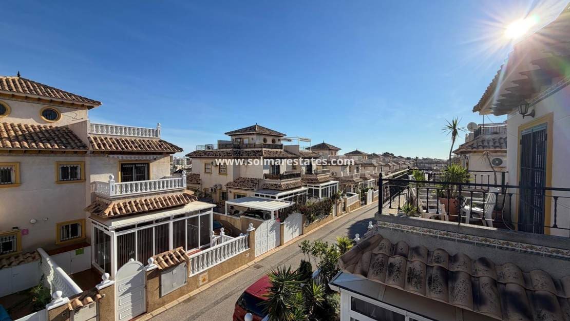 2 chambre Maison de Ville à vendre à Villamartin avec piscine - 179 995 € (Ref: 9897399)