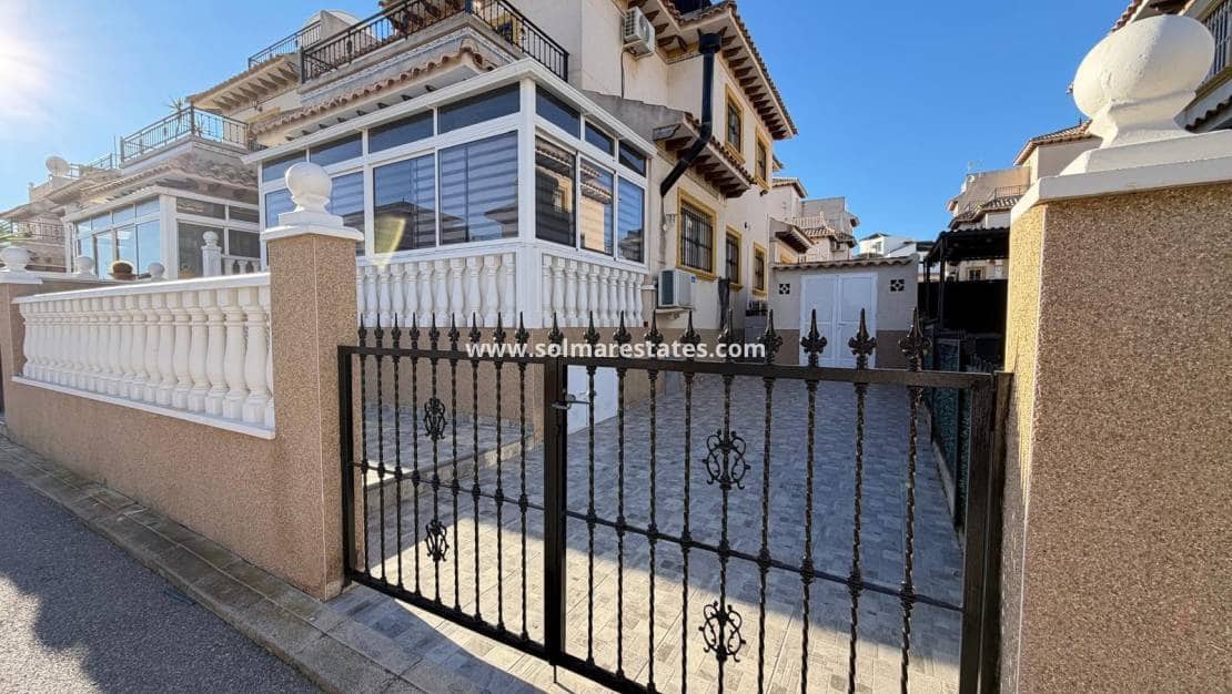 2 chambre Maison de Ville à vendre à Villamartin avec piscine - 179 995 € (Ref: 9897399)