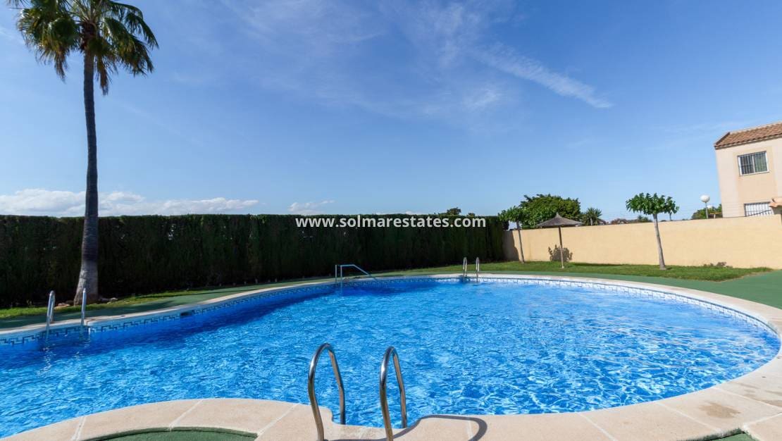 3 sypialnia Apartament na sprzedaż w San Luis z basenem - 125 000 € (Ref: 9905053)