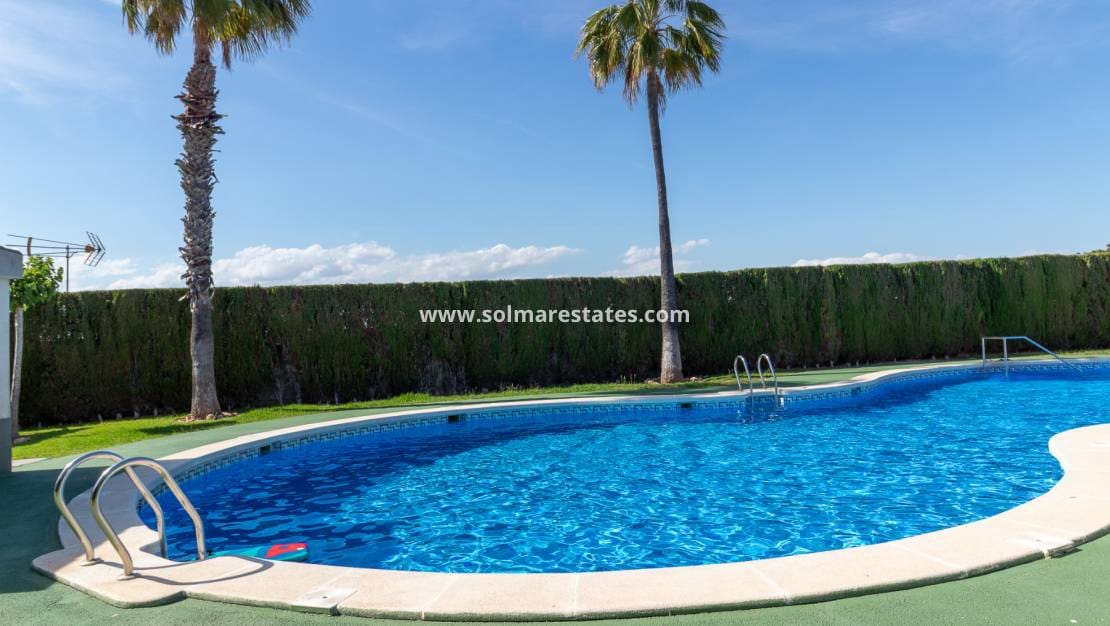 3 sypialnia Apartament na sprzedaż w San Luis z basenem - 125 000 € (Ref: 9905053)