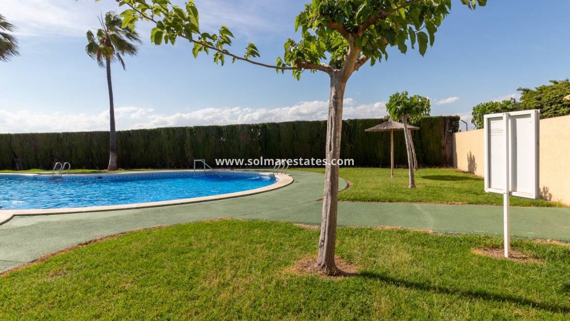 3 sypialnia Apartament na sprzedaż w San Luis z basenem - 125 000 € (Ref: 9905053)