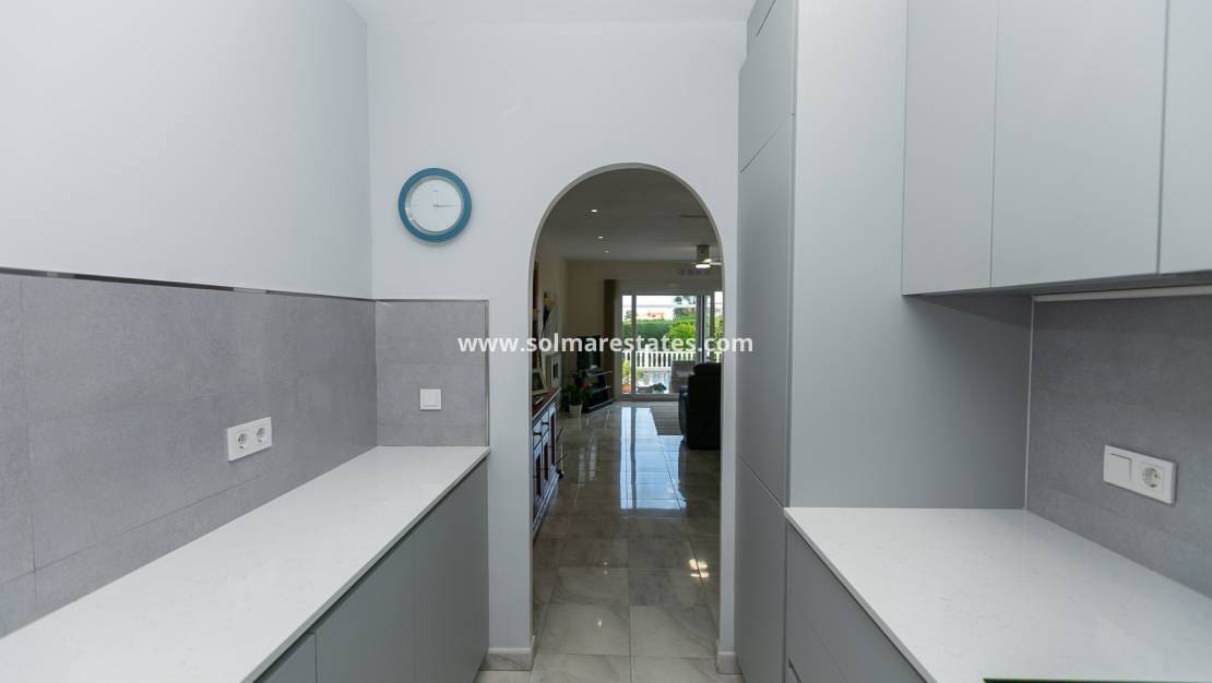 3 chambre Villa/Maison Semi-Mitoyenne à vendre à Los Balcones avec piscine - 425 000 € (Ref: 9905054)