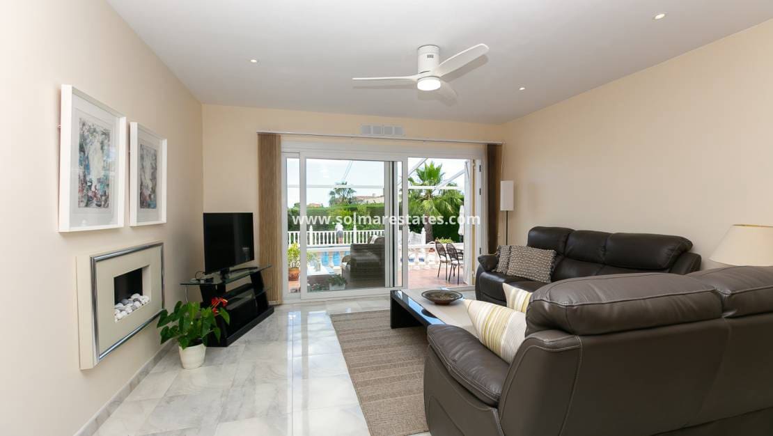 3 chambre Villa/Maison Semi-Mitoyenne à vendre à Los Balcones avec piscine - 425 000 € (Ref: 9905054)