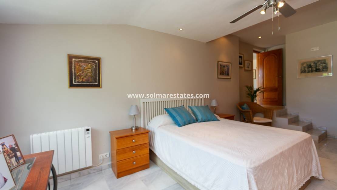 3 chambre Villa/Maison Semi-Mitoyenne à vendre à Los Balcones avec piscine - 425 000 € (Ref: 9905054)