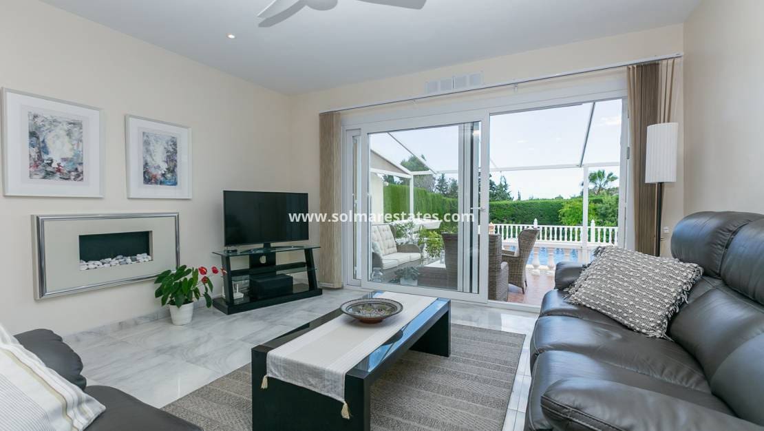 3 chambre Villa/Maison Semi-Mitoyenne à vendre à Los Balcones avec piscine - 425 000 € (Ref: 9905054)