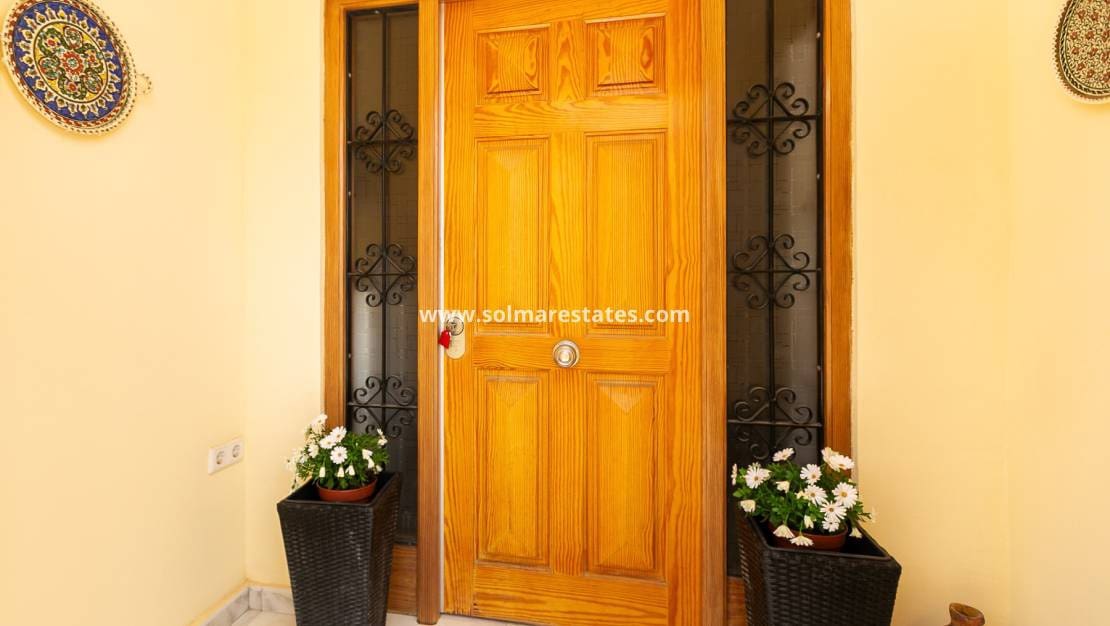 3 chambre Villa/Maison Semi-Mitoyenne à vendre à Los Balcones avec piscine - 425 000 € (Ref: 9905054)