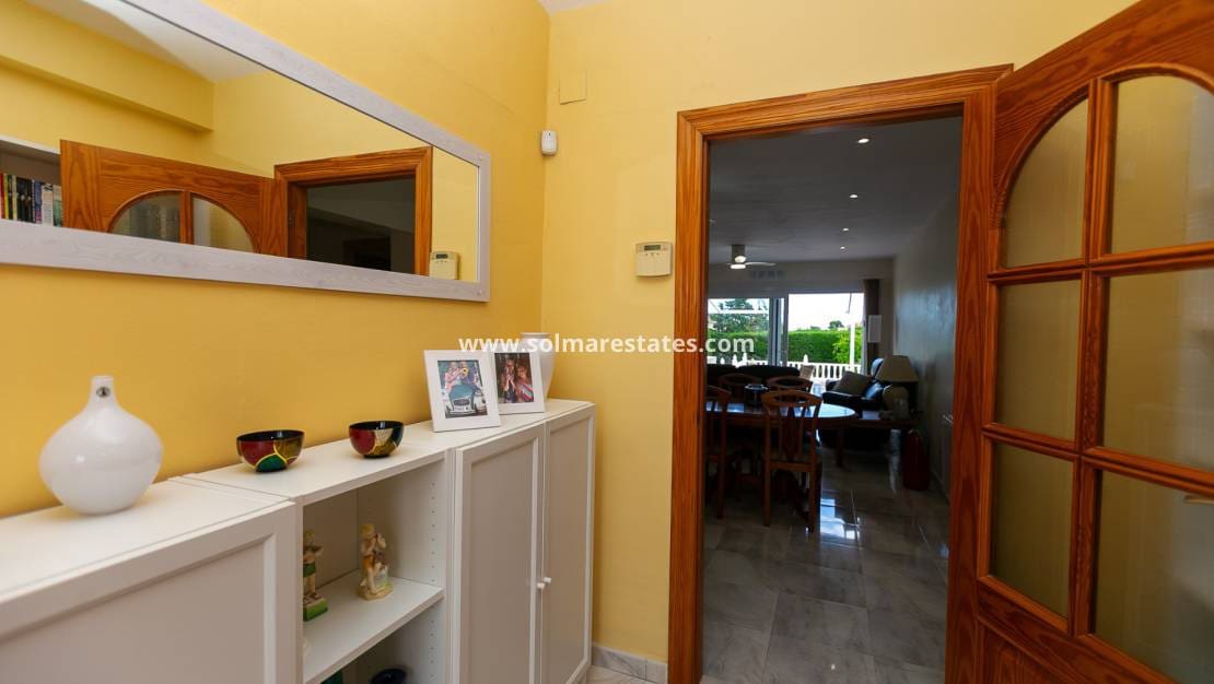 3 chambre Villa/Maison Semi-Mitoyenne à vendre à Los Balcones avec piscine - 425 000 € (Ref: 9905054)