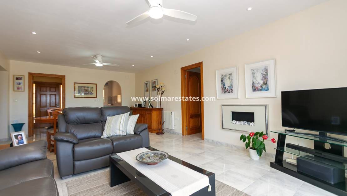3 chambre Villa/Maison Semi-Mitoyenne à vendre à Los Balcones avec piscine - 425 000 € (Ref: 9905054)