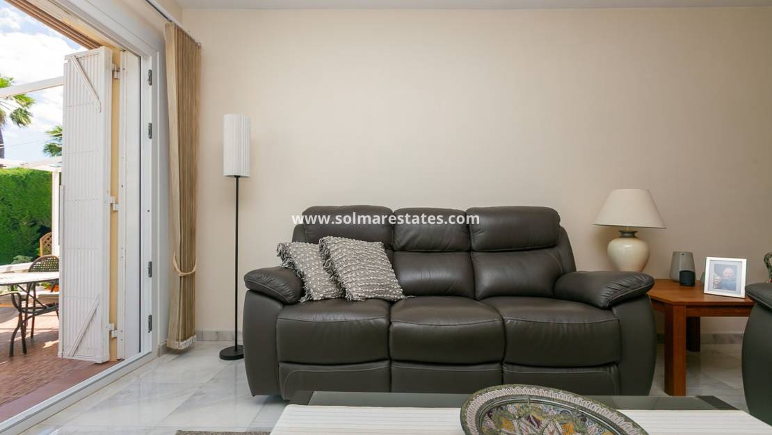 3 chambre Villa/Maison Semi-Mitoyenne à vendre à Los Balcones avec piscine - 425 000 € (Ref: 9905054)