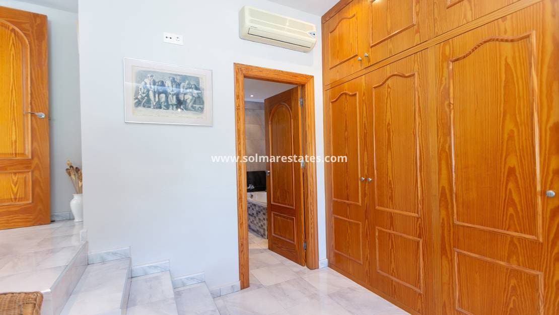3 chambre Villa/Maison Semi-Mitoyenne à vendre à Los Balcones avec piscine - 425 000 € (Ref: 9905054)