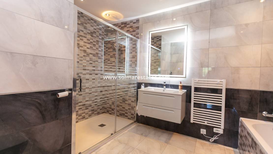 3 chambre Villa/Maison Semi-Mitoyenne à vendre à Los Balcones avec piscine - 425 000 € (Ref: 9905054)