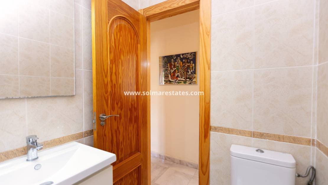 3 chambre Villa/Maison Semi-Mitoyenne à vendre à Los Balcones avec piscine - 425 000 € (Ref: 9905054)