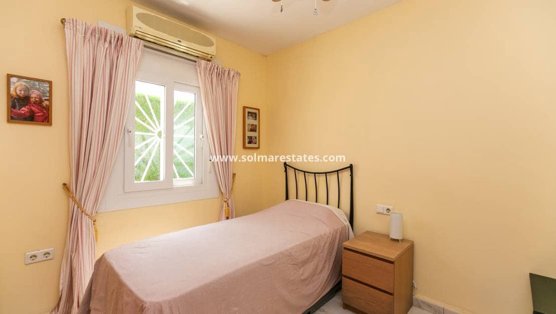 3 chambre Villa/Maison Semi-Mitoyenne à vendre à Los Balcones avec piscine - 425 000 € (Ref: 9905054)