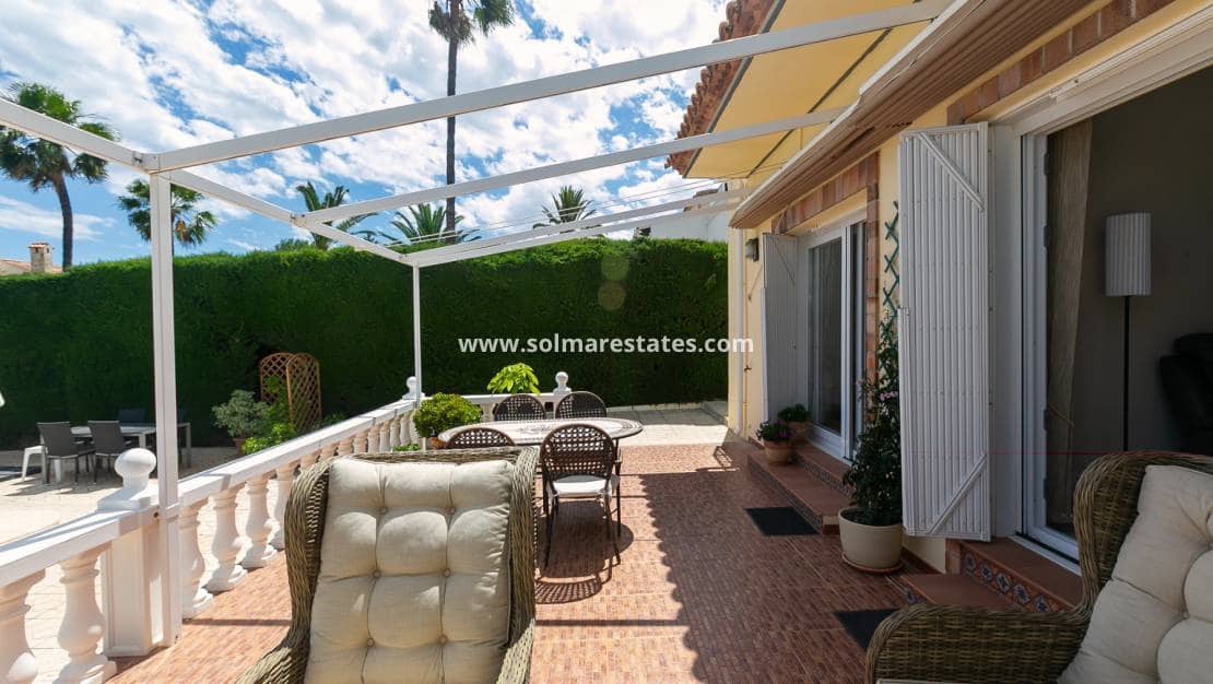 3 chambre Villa/Maison Semi-Mitoyenne à vendre à Los Balcones avec piscine - 425 000 € (Ref: 9905054)