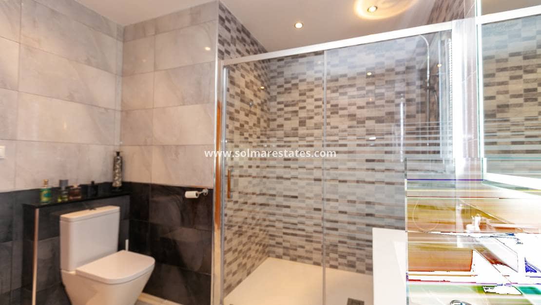 3 chambre Villa/Maison Semi-Mitoyenne à vendre à Los Balcones avec piscine - 425 000 € (Ref: 9905054)