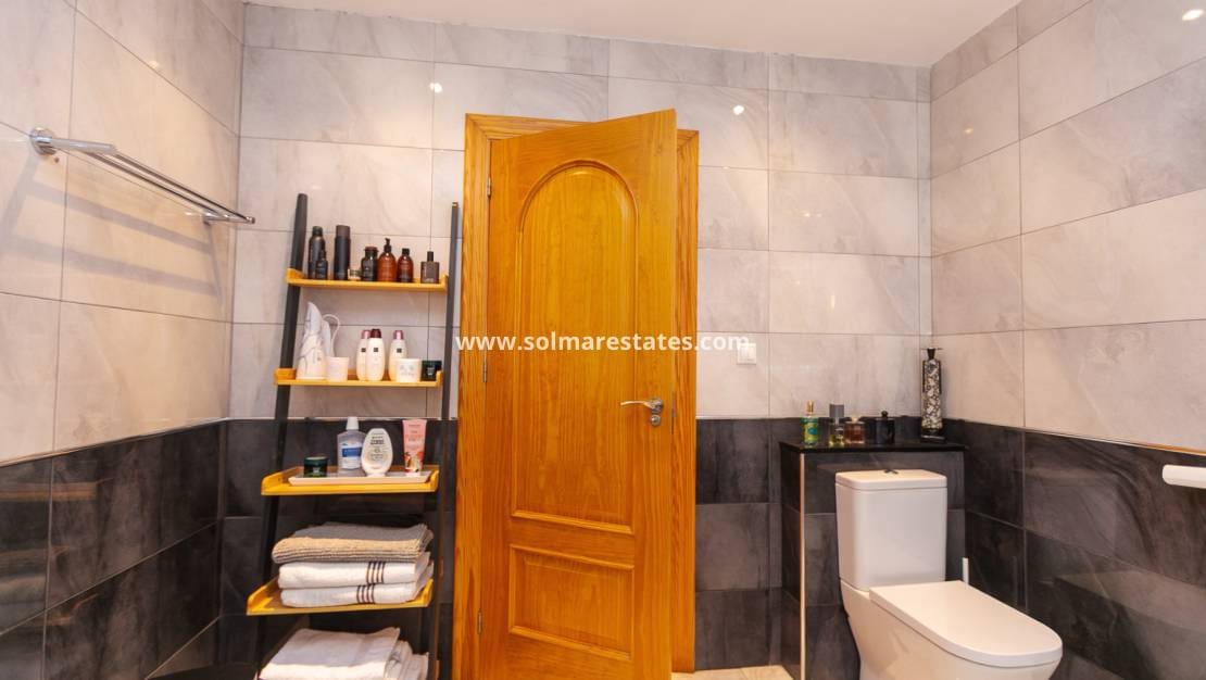 3 chambre Villa/Maison Semi-Mitoyenne à vendre à Los Balcones avec piscine - 425 000 € (Ref: 9905054)