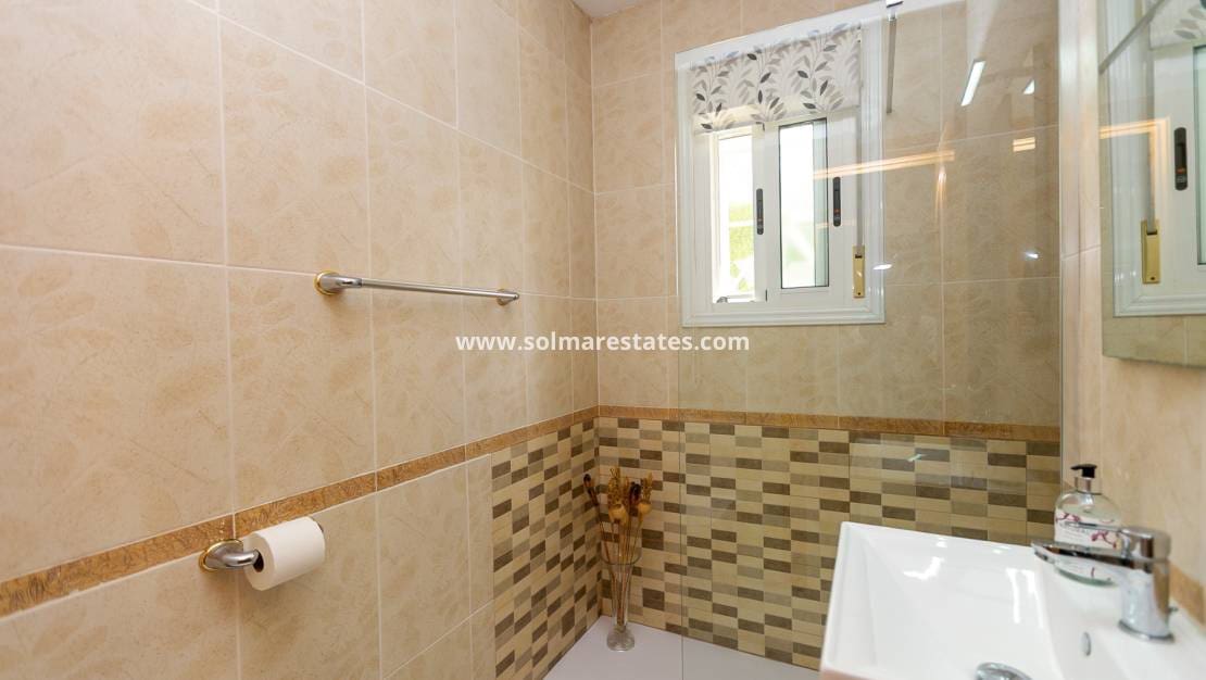 3 chambre Villa/Maison Semi-Mitoyenne à vendre à Los Balcones avec piscine - 425 000 € (Ref: 9905054)