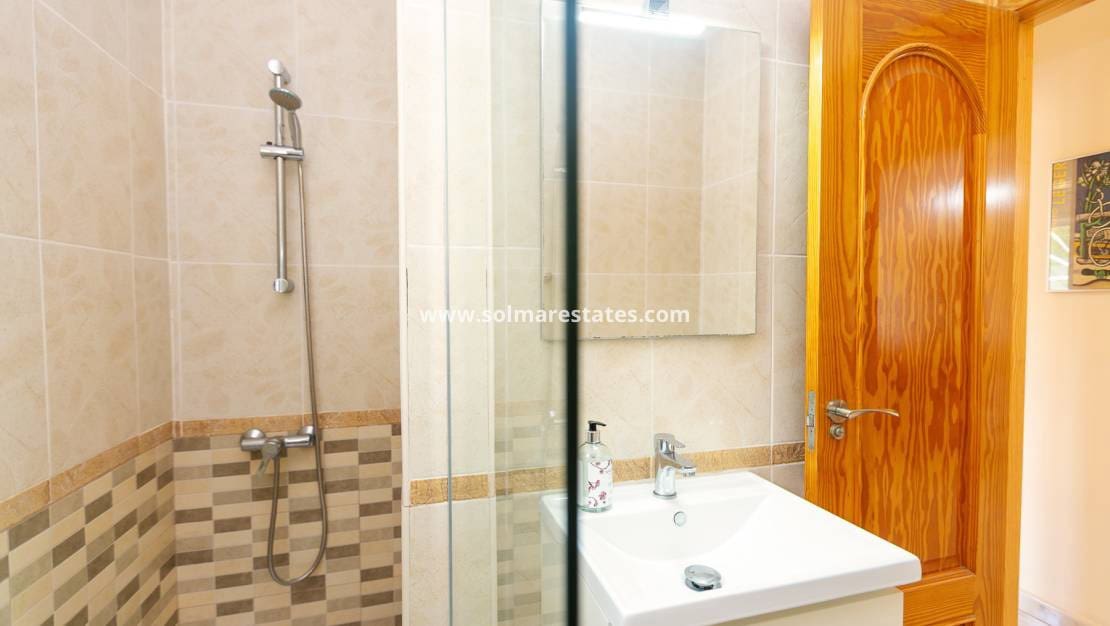 3 chambre Villa/Maison Semi-Mitoyenne à vendre à Los Balcones avec piscine - 425 000 € (Ref: 9905054)