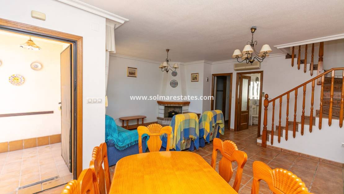 2 sovrum Hus till salu i La Zenia med pool - 235 000 € (Ref: 9905055)