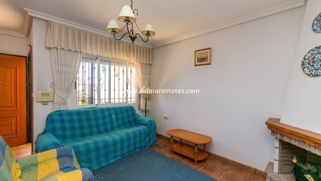 2 sovrum Hus till salu i La Zenia med pool - 235 000 € (Ref: 9905055)