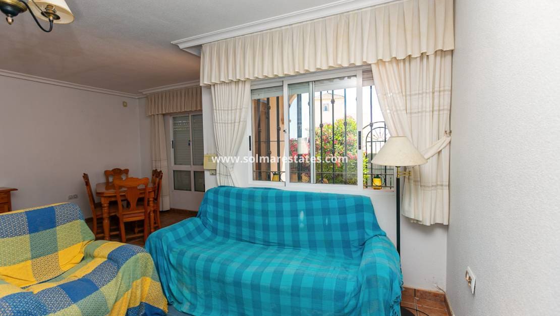 2 sovrum Hus till salu i La Zenia med pool - 235 000 € (Ref: 9905055)