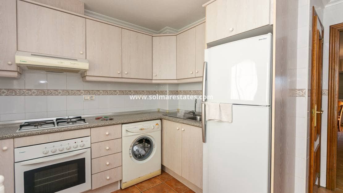 2 sovrum Hus till salu i La Zenia med pool - 235 000 € (Ref: 9905055)