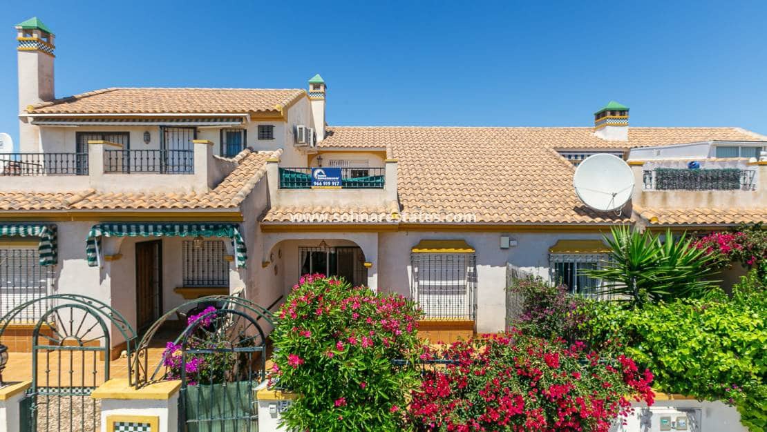 2 sovrum Hus till salu i La Zenia med pool - 235 000 € (Ref: 9905055)