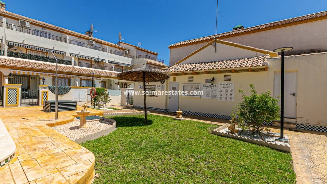 2 sovrum Hus till salu i La Zenia med pool - 235 000 € (Ref: 9905055)