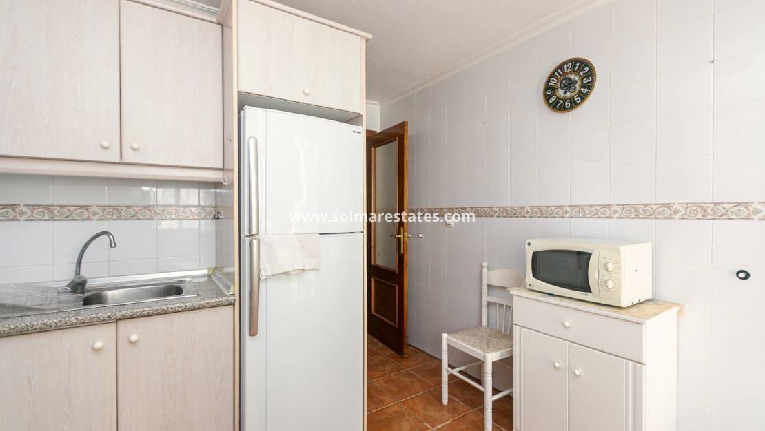 2 sovrum Hus till salu i La Zenia med pool - 235 000 € (Ref: 9905055)