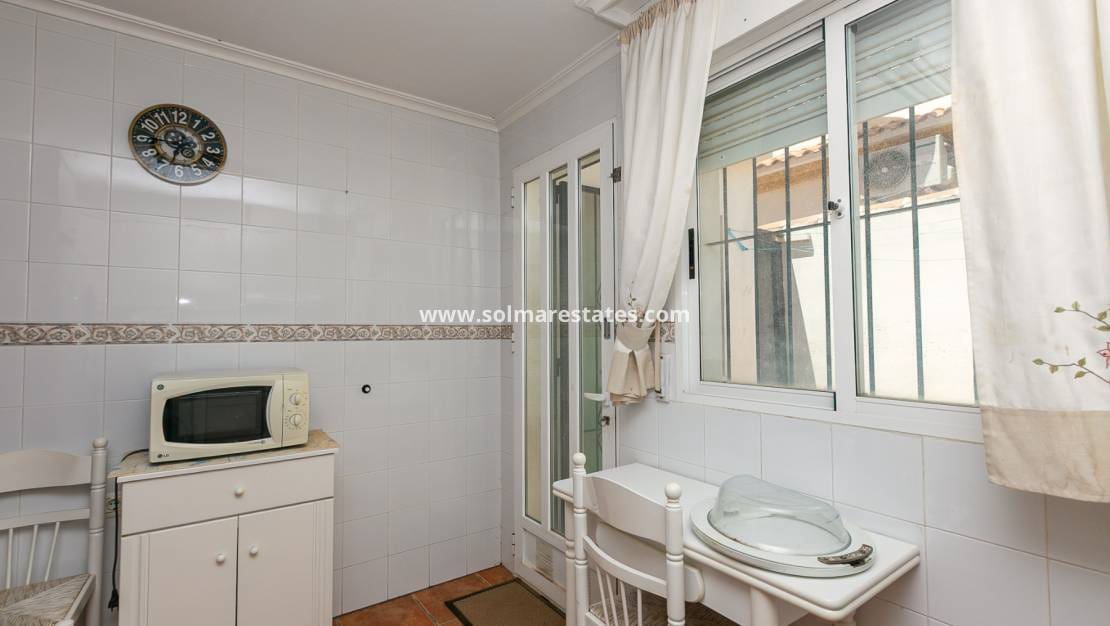2 sovrum Hus till salu i La Zenia med pool - 235 000 € (Ref: 9905055)
