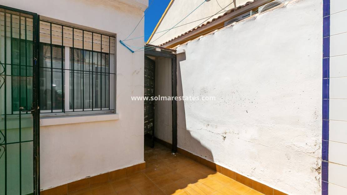 2 sovrum Hus till salu i La Zenia med pool - 235 000 € (Ref: 9905055)