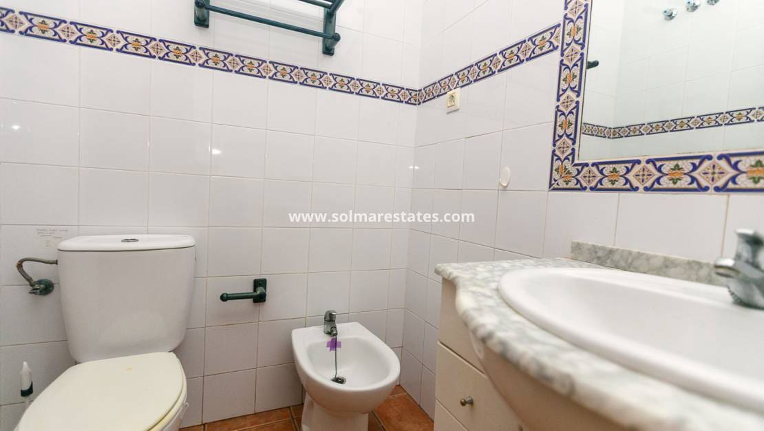 2 sovrum Hus till salu i La Zenia med pool - 235 000 € (Ref: 9905055)