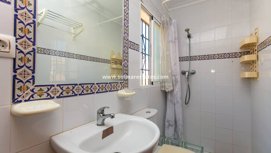 2 sovrum Hus till salu i La Zenia med pool - 235 000 € (Ref: 9905055)