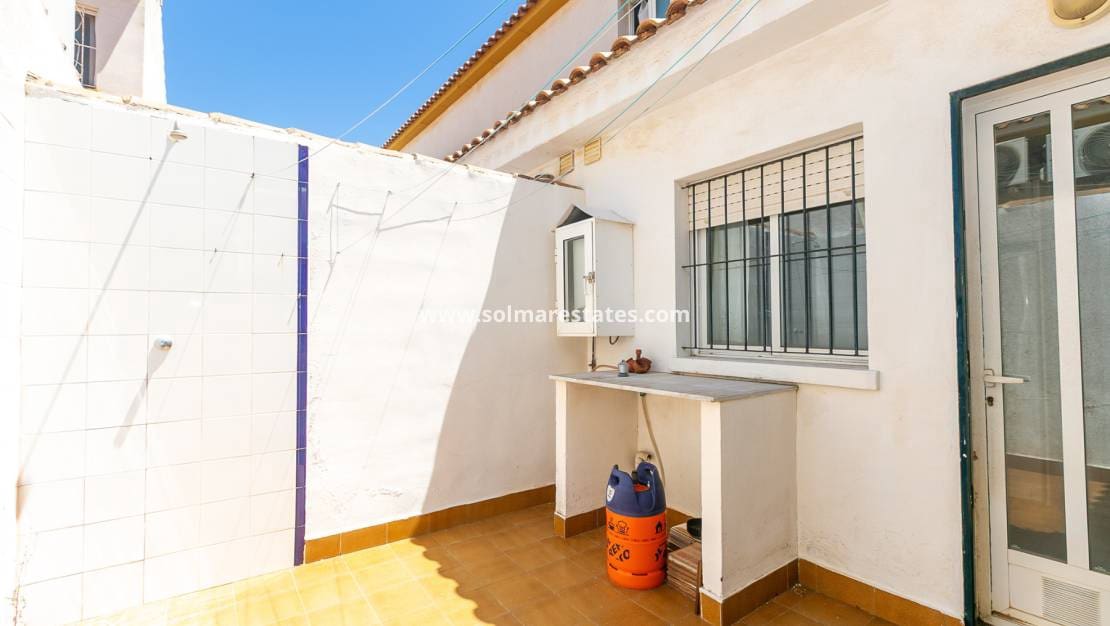 2 sovrum Hus till salu i La Zenia med pool - 235 000 € (Ref: 9905055)