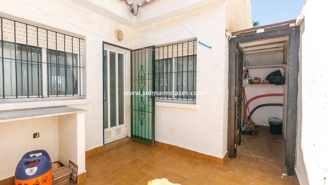 2 sovrum Hus till salu i La Zenia med pool - 235 000 € (Ref: 9905055)