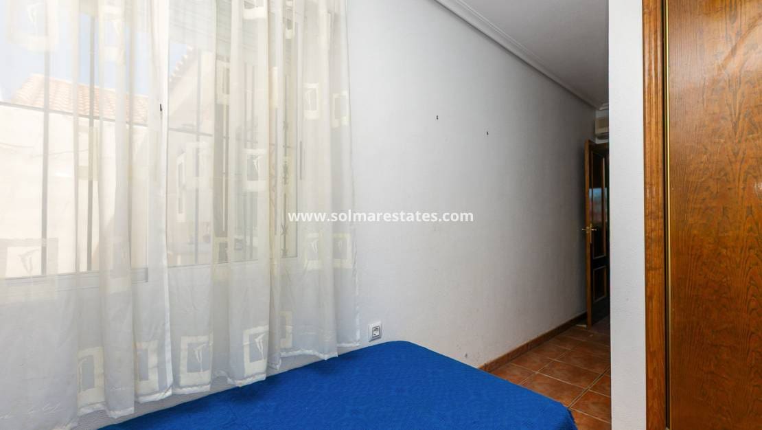 2 sovrum Hus till salu i La Zenia med pool - 235 000 € (Ref: 9905055)