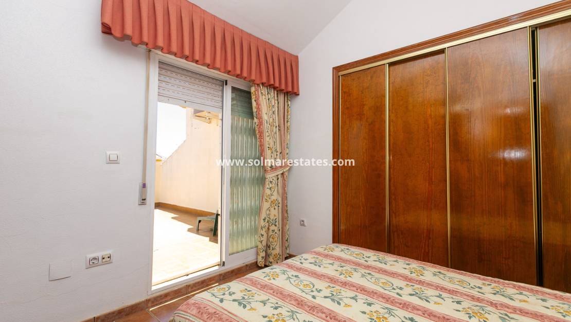 2 sovrum Hus till salu i La Zenia med pool - 235 000 € (Ref: 9905055)