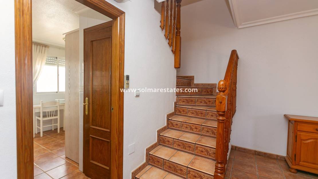 2 sovrum Hus till salu i La Zenia med pool - 235 000 € (Ref: 9905055)